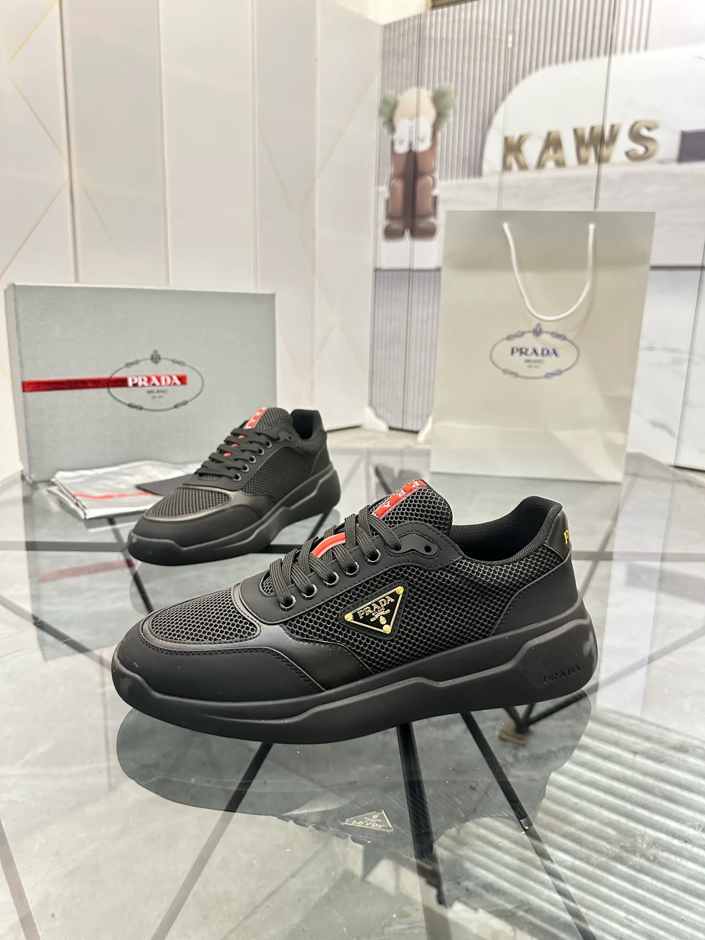 Men's shoes for sale 💰: 💰P620¥ High-end top quality Product trademark: Prada *"Prada*" low-top casual shoes Regular size: 38-45 (can be customized to 46) Product materials: Upper imported first-layer cowhide spliced ​​with original fabric, breathable lining, cowhide foot pads, original outsole. No.: 001